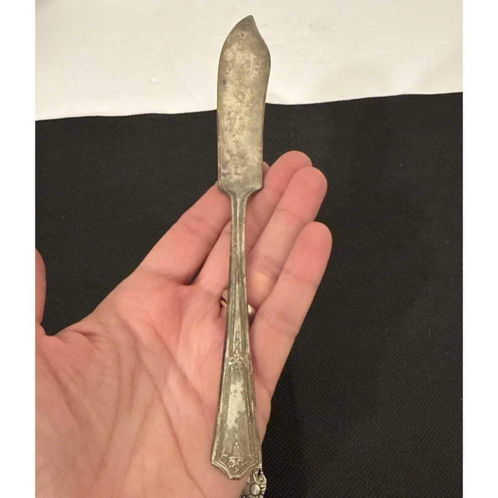 2 Vintage Silverplated Butter‎ Knives Different Brands/Styles-Silverplate